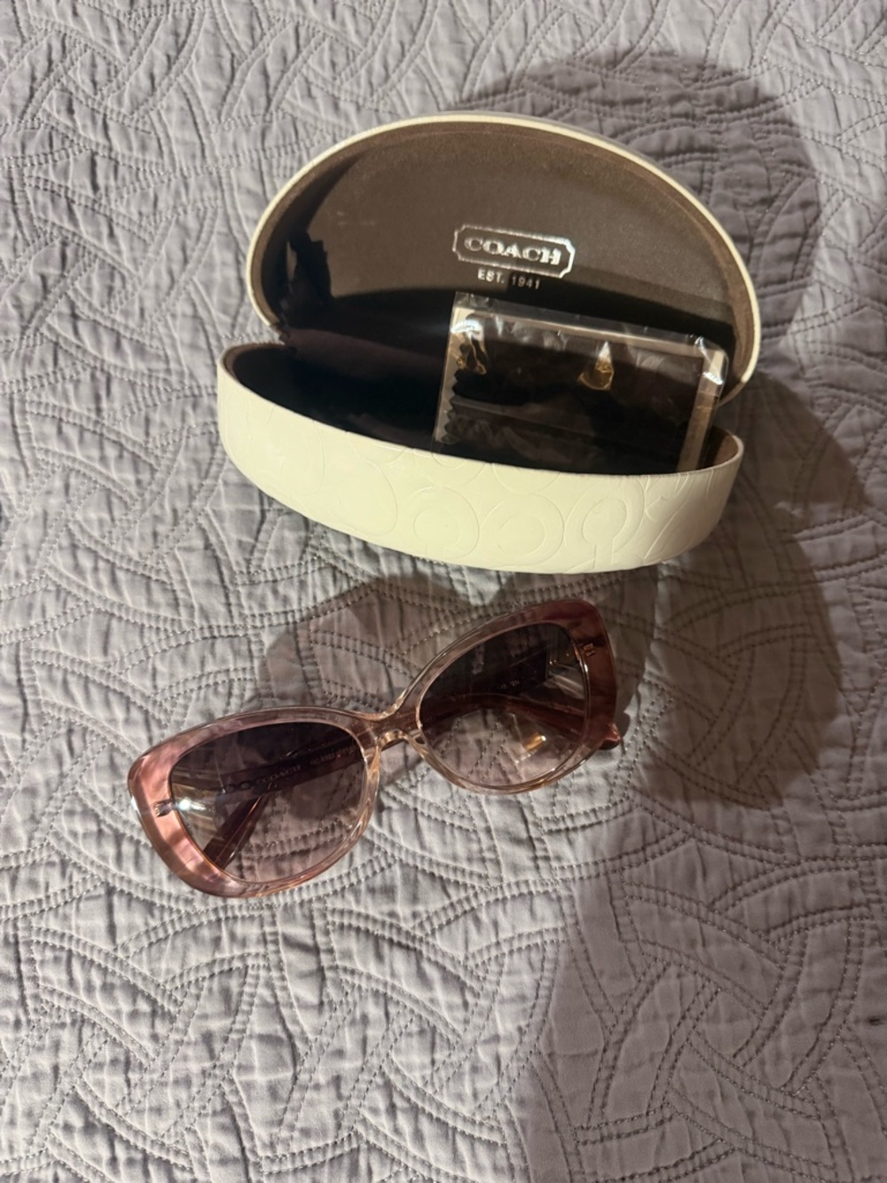 Coach Women’s Purple Gradient Sunglasses with Cream Logo Case - Picture 6 of 7